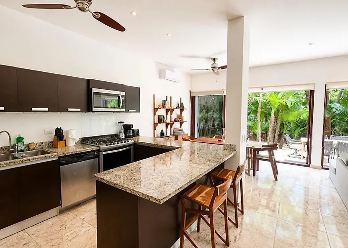 Townhome With Private Rooftop & Jacuzzi - Across Street Pousada *