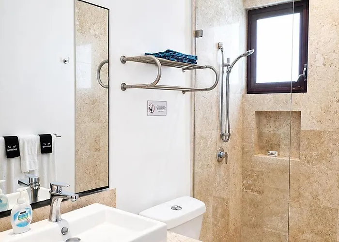Townhome With Private Rooftop & Jacuzzi - Across Street