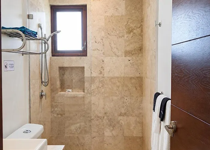 Townhome With Private Rooftop & Jacuzzi - Across Street