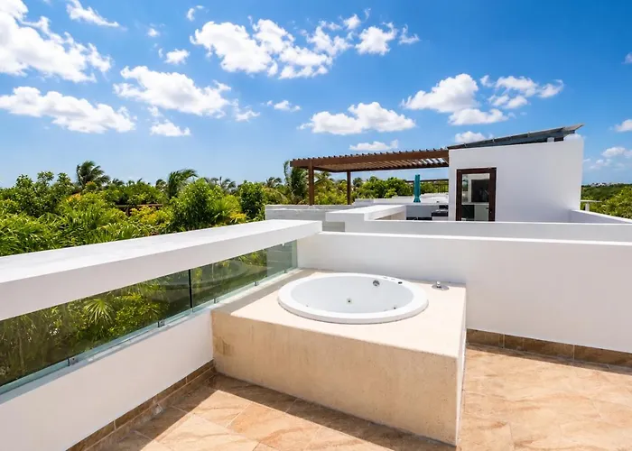 Pousada Townhome With Private Rooftop & Jacuzzi - Across Street Akumal