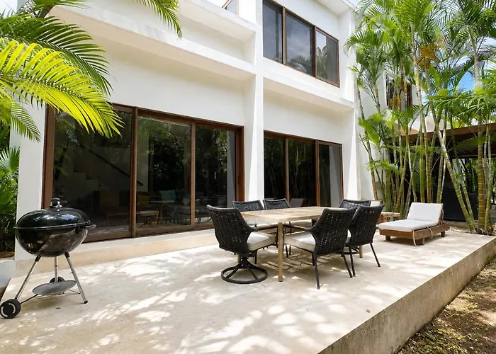 Townhome With Private Rooftop & Jacuzzi - Across Street Pousada