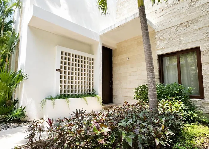 Townhome With Private Rooftop & Jacuzzi - Across Street